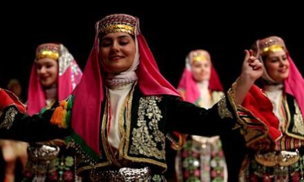 Türk Halk Dansları: Geleneksel Adımlar ve Hikayeleri
